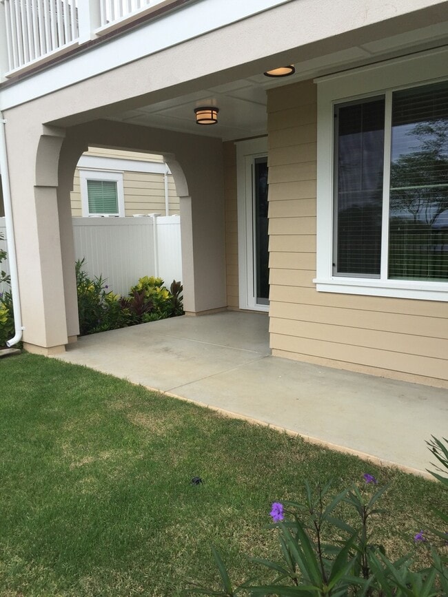 Building Photo - Lei Pauku - 3/2.5 bath Golf Course View