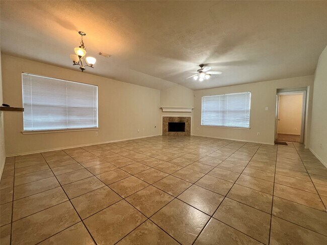 Foto del edificio - 21810 Dimmett Way