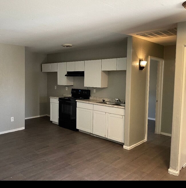 Building Photo - FREE RENT INTERESTED  3BR  1 BATH  SINGLE FAMILY HOME  BACK UNIT