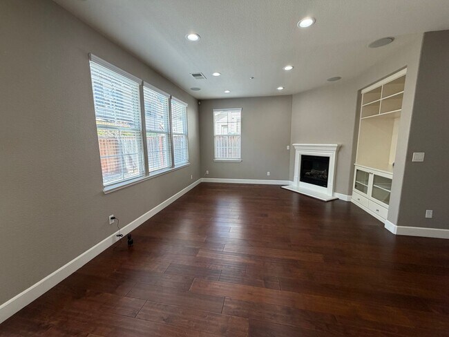 Foto del edificio - Luxurious 4 Bedroom 2.5 Bath Home.