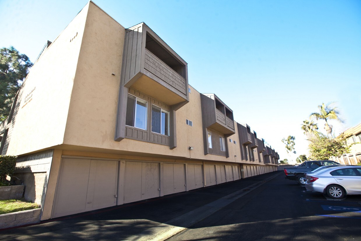 Elan Beachpointe Carlsbad 1000 Chinquapin Ave Carlsbad, CA