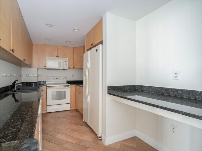 Foto del edificio - 10350 W Bay Harbor Dr