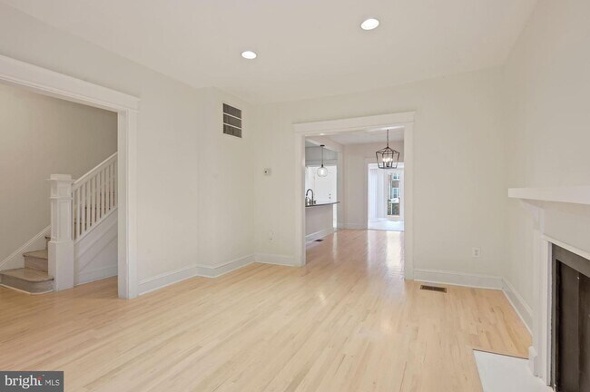 Building Photo - 1345 Taylor St NW