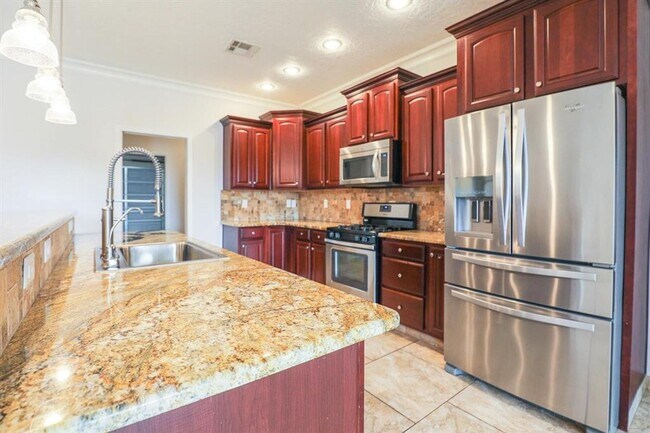 Foto del edificio - Beautifully Kept 4 Bedroom Home with Solar...