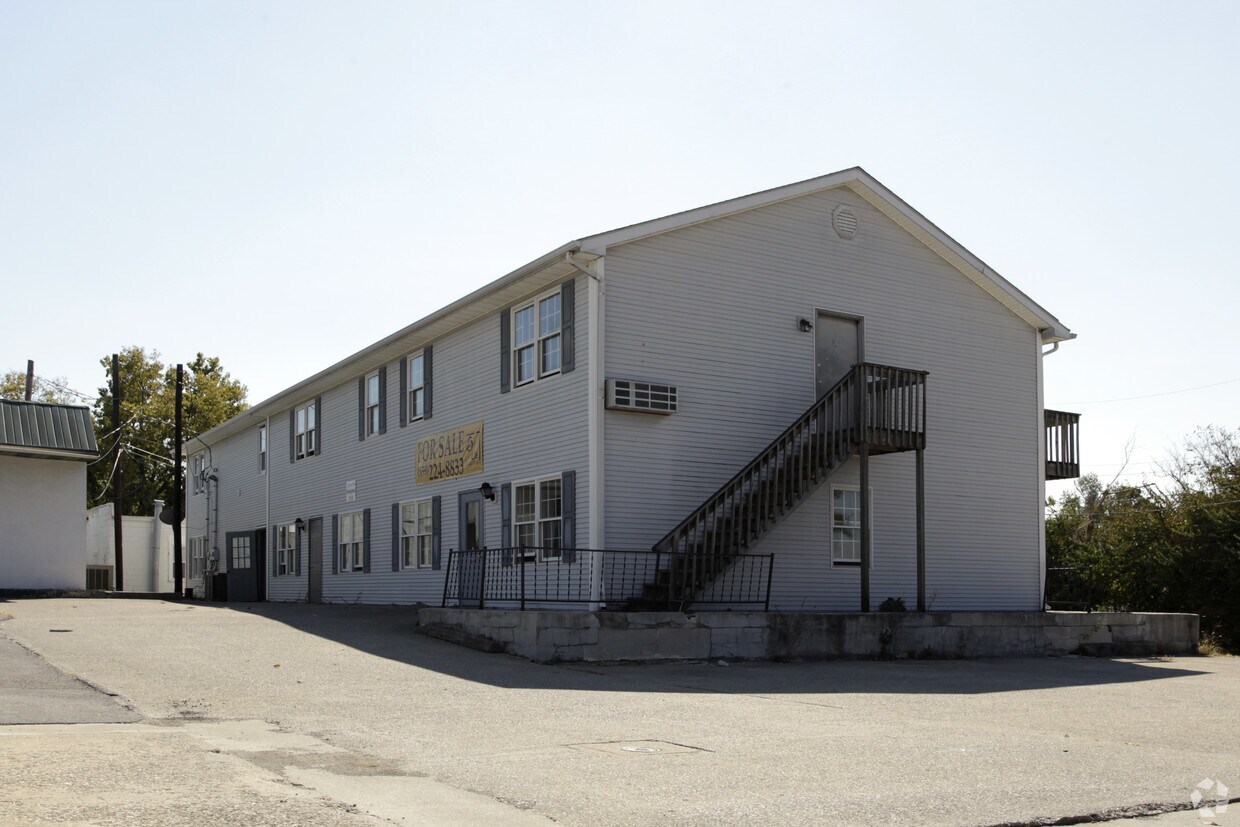 Building Photo - 165 Camden Ave