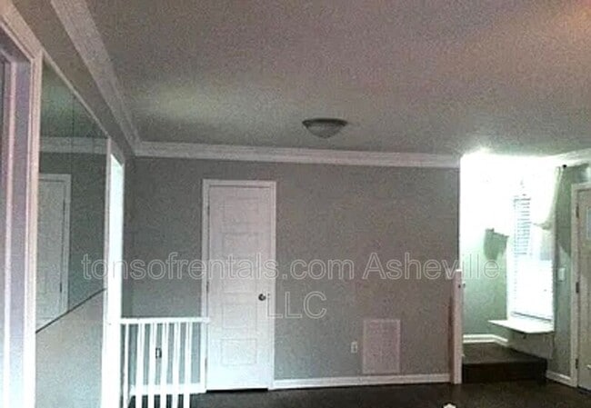 Building Photo - 9 Aberdeen Dr