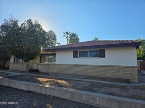 Building Photo - 570 N Villa Nueva Dr