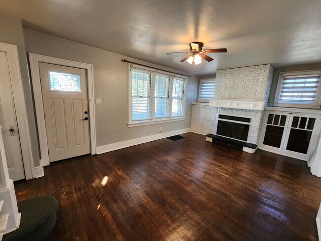Foto del edificio - 3 Bedrooms 1 bath home for RENT!