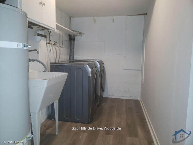 Foto del edificio - 235 Hillside Dr