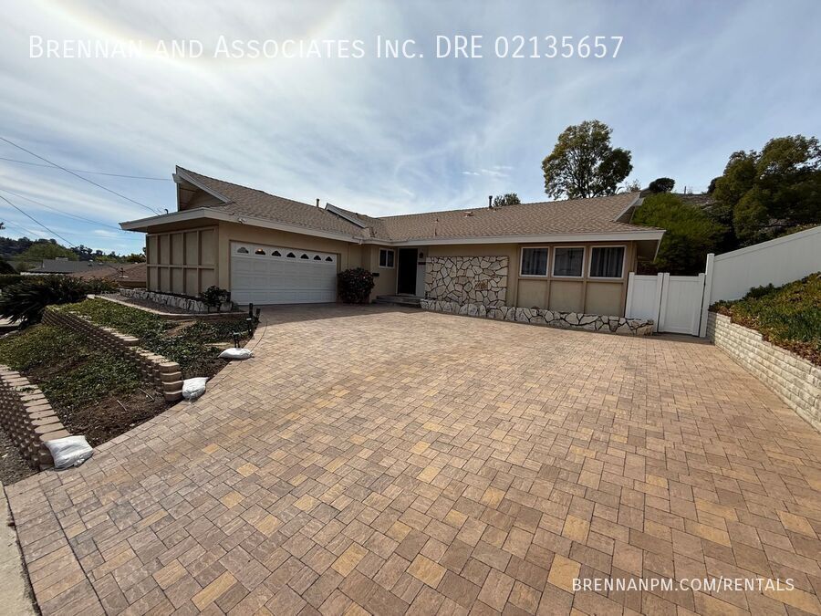 Foto principal - 3 bed 2 bath, Fletcher Hills, View, All Ap...