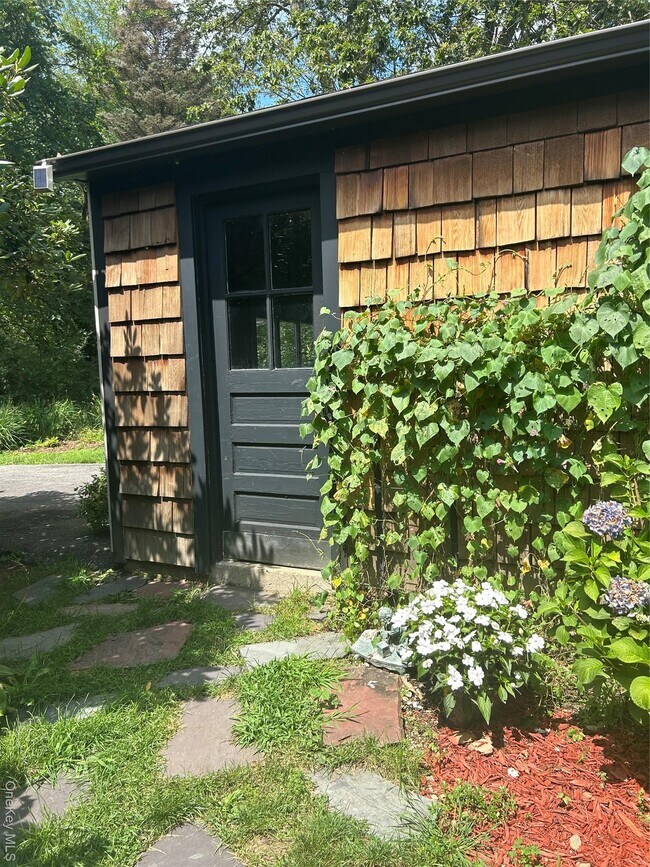 Building Photo - 1406 NY-82