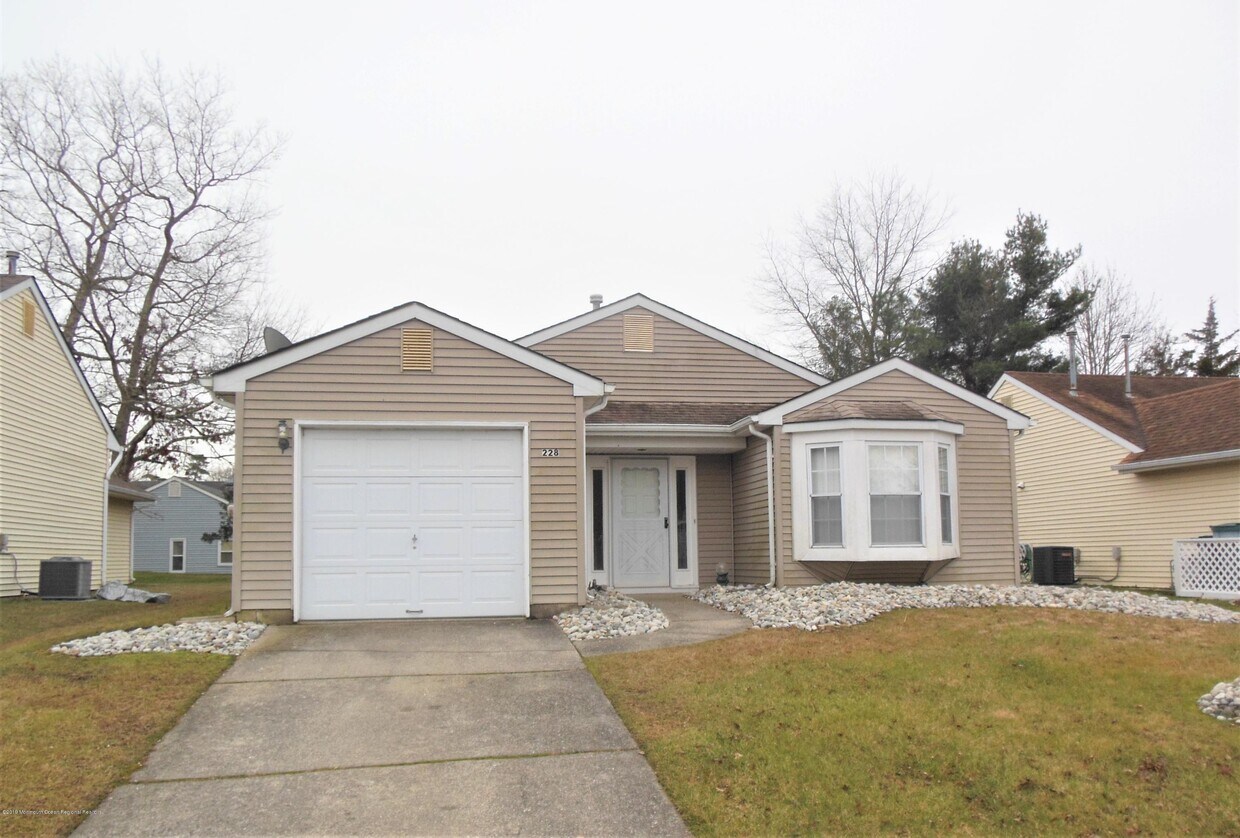 228 Danbury Dr, Little Egg Harbor Township, NJ 08087 House Rental in