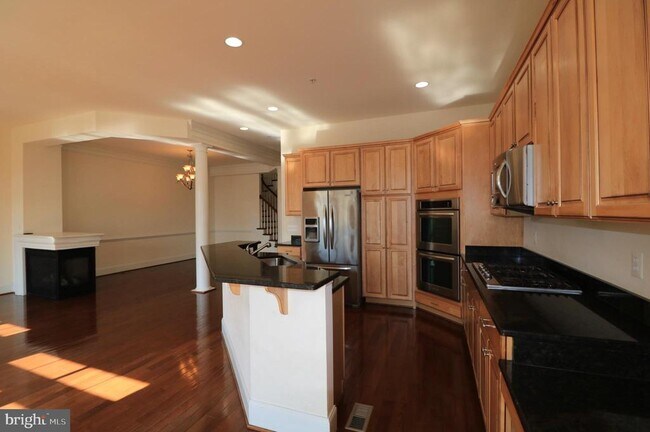 Foto del edificio - 8213 River Quarry Pl