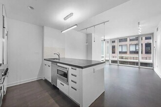 Building Photo - 261 W 28th St