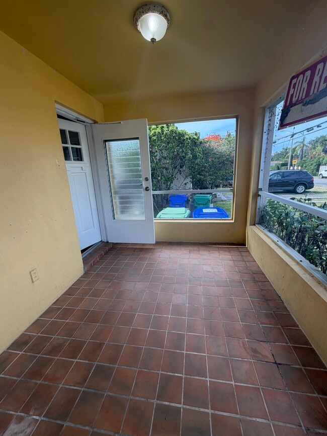 Screened Porch - 2770 SW 30th Ave