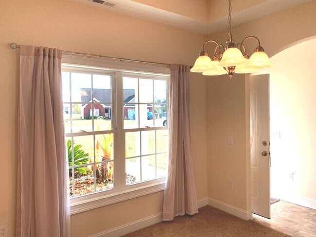 Building Photo - Pet Friendly, Fenced Yard, 3 Bedroom, 2 Ba...