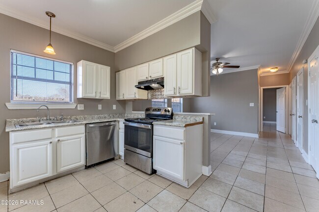 Foto del edificio - 1651 Clear Lake Ave