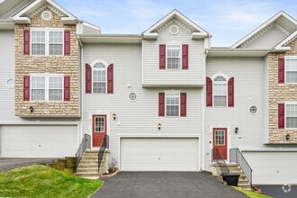 Building Photo - 2711 Canterbury Dr