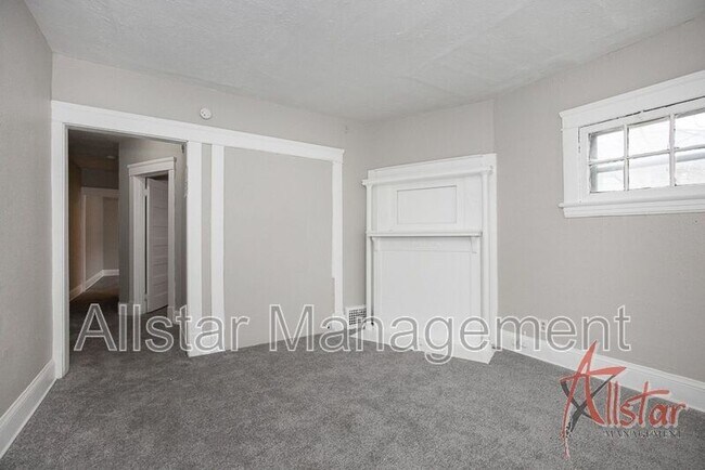 Building Photo - 800 E 95 St