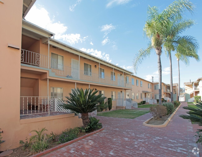 Milmor Garden Apartments in Long Beach, CA