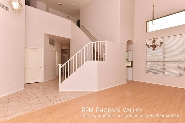 Building Photo - Spacious 5/3 Arowhead + Pool + 3 car Garage!