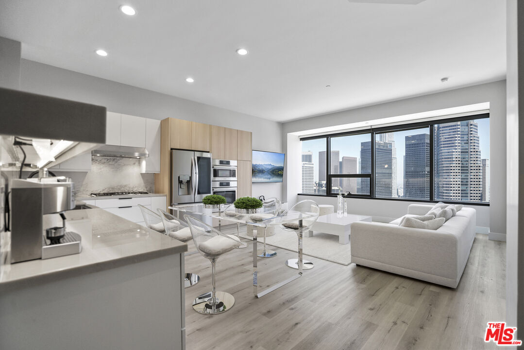 Foto principal - 1100 Wilshire Blvd