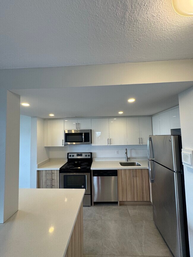 Photo du bâtiment - Balliol Towers Apartments