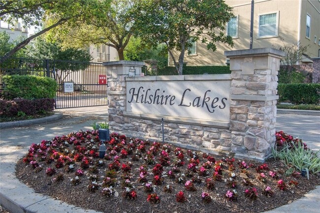 Building Photo - 8817 Lakeshore Bend Dr