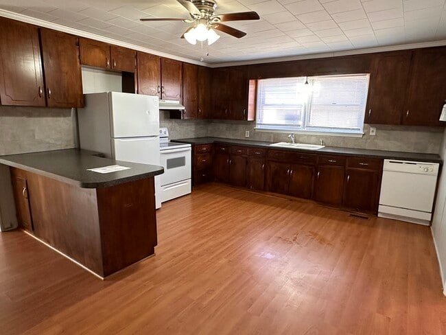 Foto del edificio - 402 Parker Ave