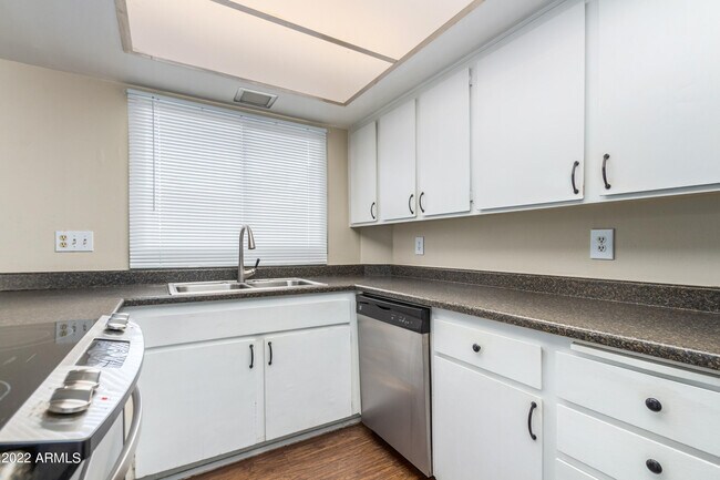 Foto del edificio - 6933 E Osborn Rd