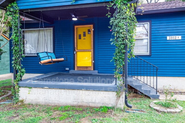 Photo - 3912A Burrus St House