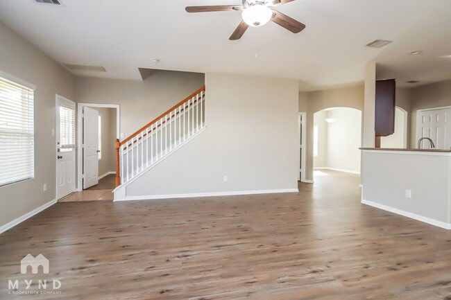 Foto del edificio - 5019 Forest Hurst Dr