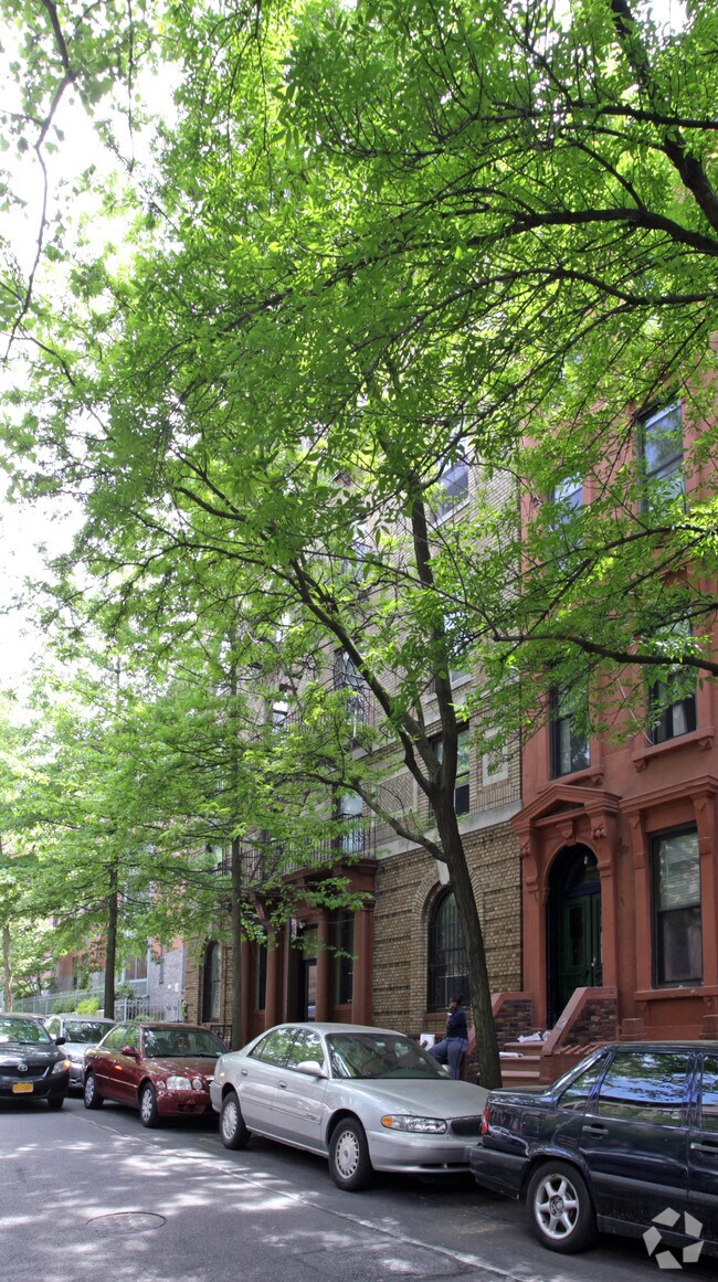 Foto del edificio - 96 Sterling Pl