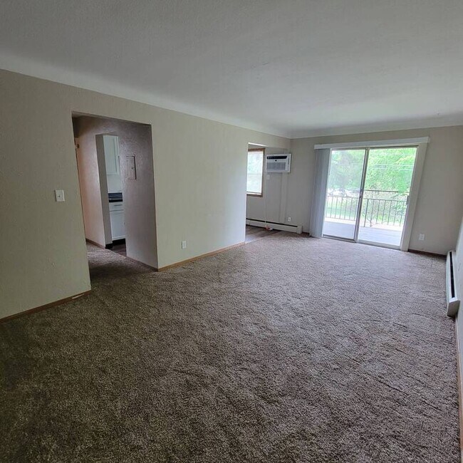 400 Larpenteur Ave W, Roseville, MN 55113 Condo for Rent in Roseville