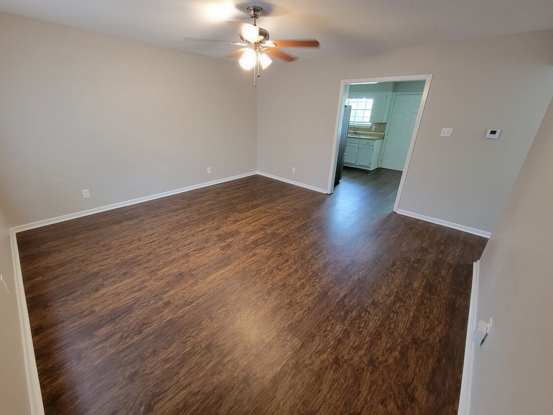 Foto principal - 1900 Kelly Dr