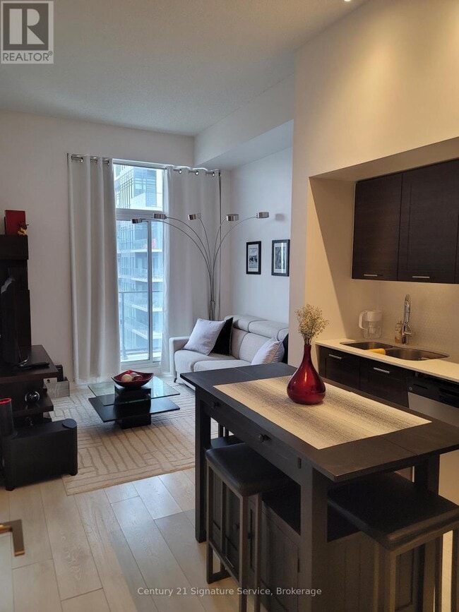 Photo du bâtiment - 4503 Lake Shore Blvd W