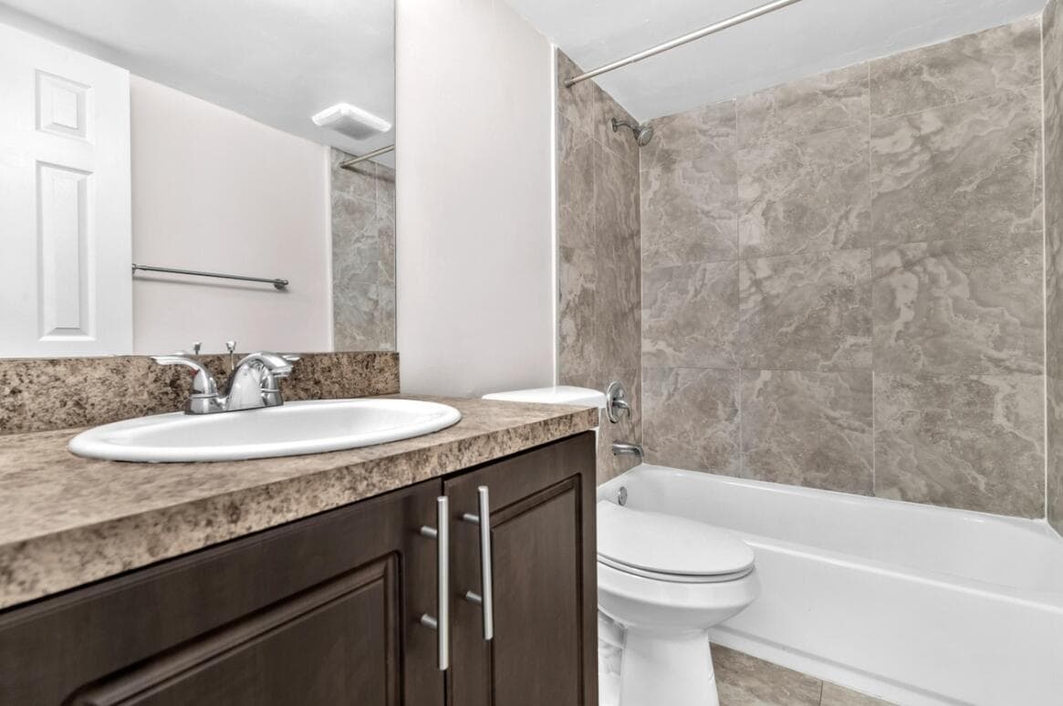 Building Photo - 559 NE 44th St