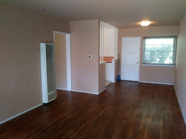 Foto del edificio - 12138 Mitchell Ave