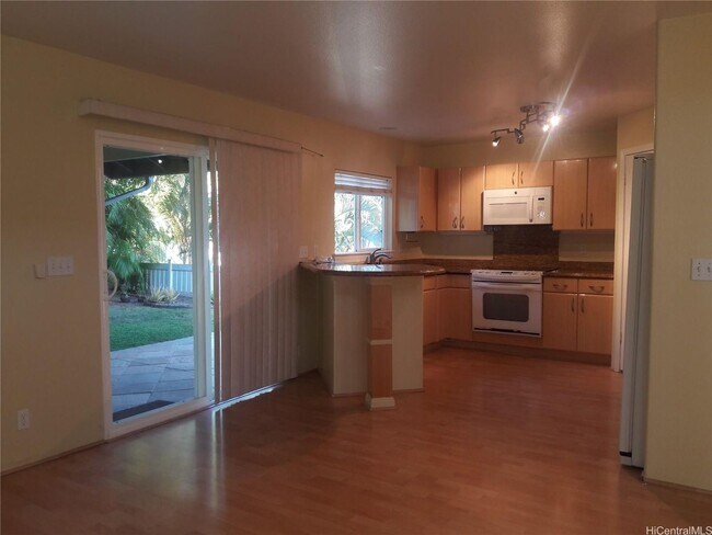 Building Photo - 1 week FREE RENT!!