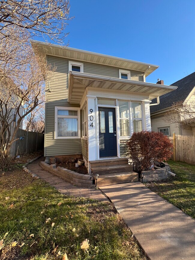 Foto del edificio - 904 N 6th Ave E