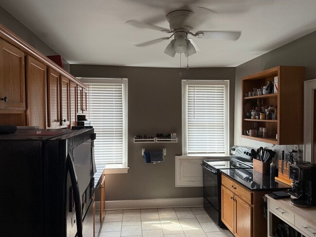 Building Photo - 2472 Fairview Ave