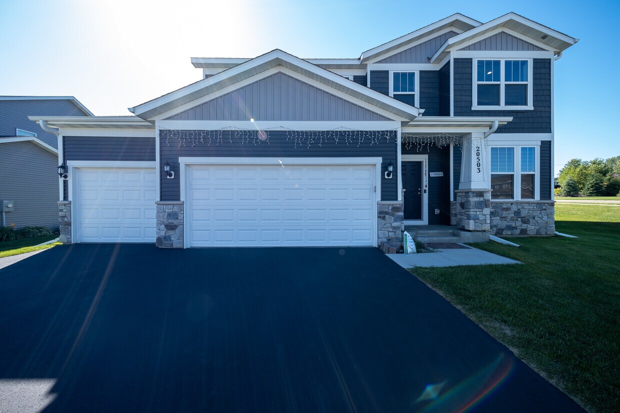 20503 Gunnison Dr, Lakeville, MN 55044 House Rental in Lakeville, MN