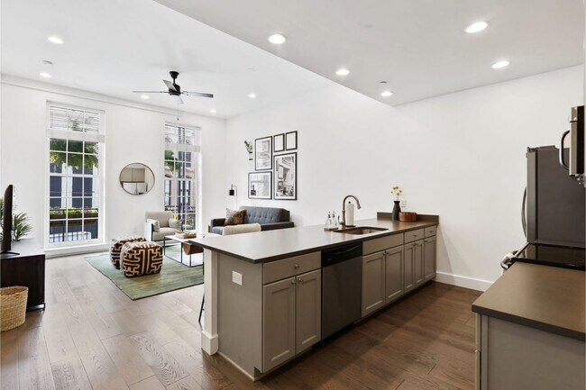 Building Photo - 127 Carondelet St