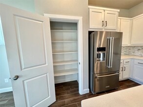 Building Photo - 547 Kingston Ln