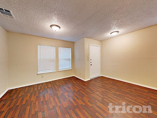 Foto del edificio - 8055 Chestnut Cedar Dr