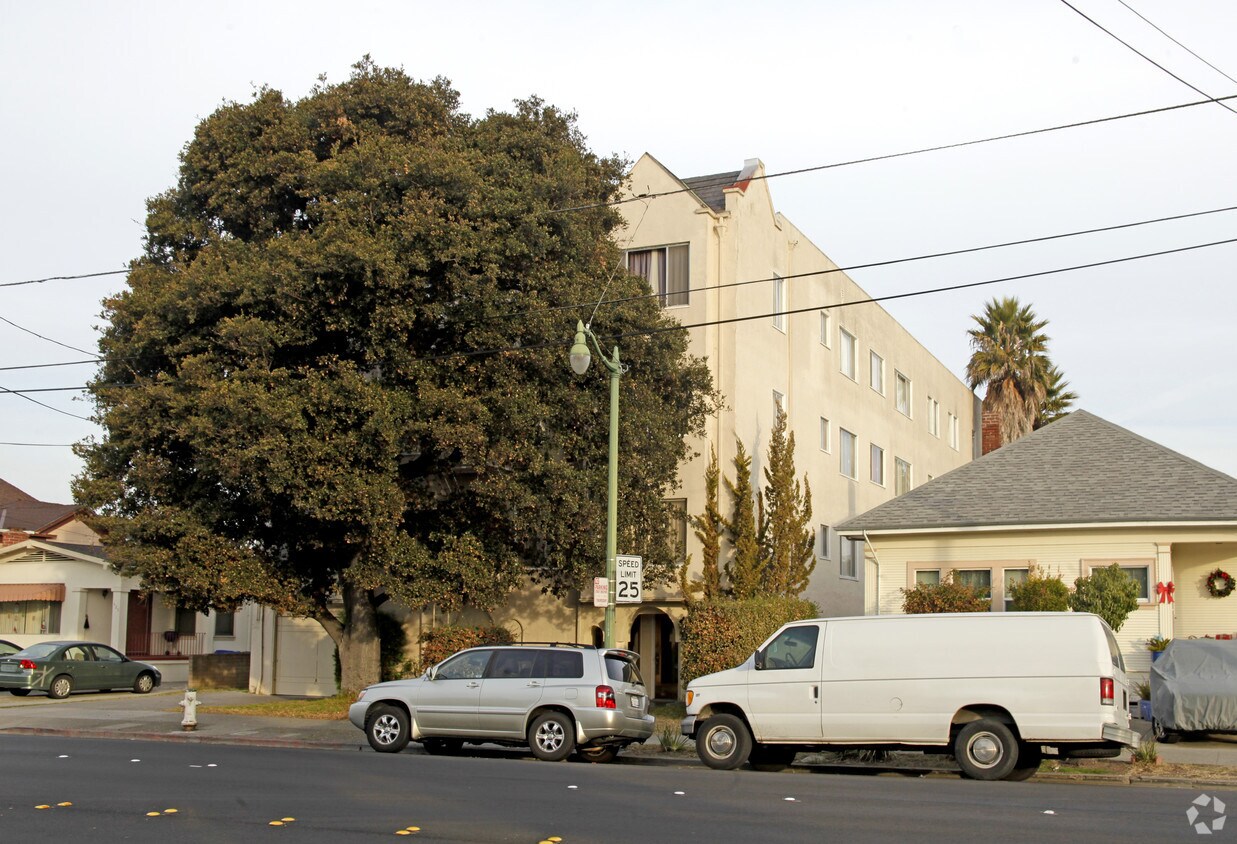 Foto del edificio - 627 Lincoln Ave