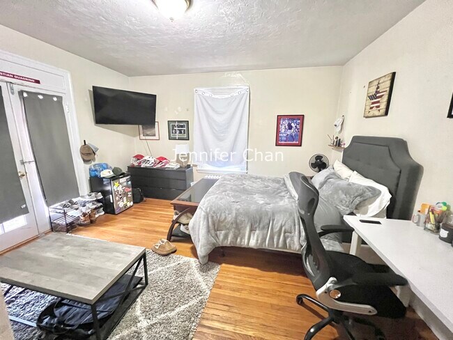 Building Photo - 18 Ashford St