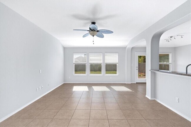 Foto del edificio - 4549 Tiddle Ln