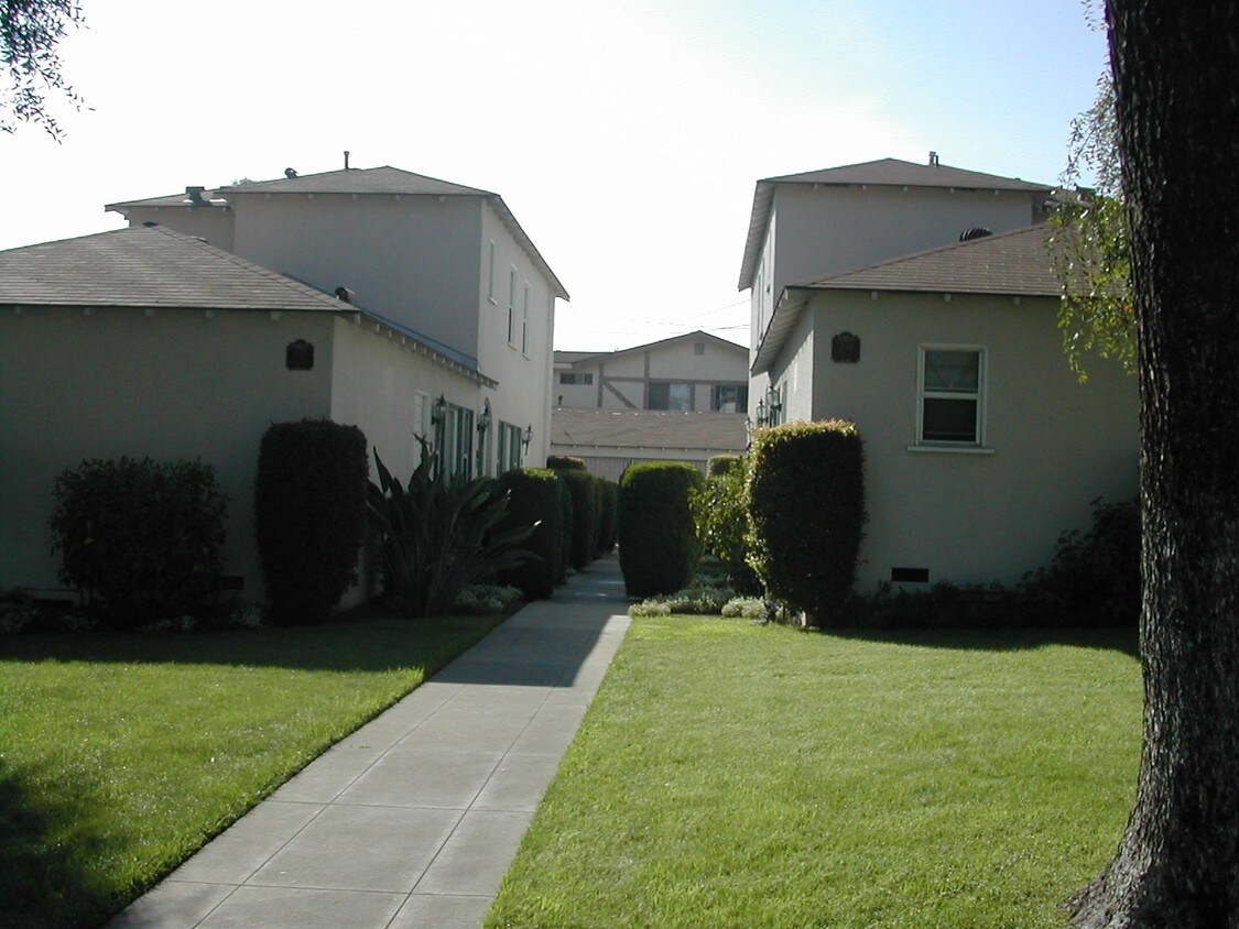 Primary Photo - 237 E Burbank Blvd