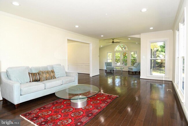 Foto del edificio - 8012 Wingate Dr